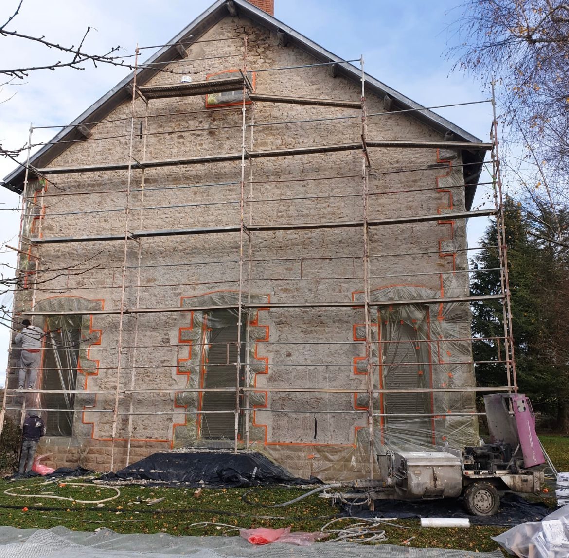 Rénovation de façade ancienne — couvreur M. TOUVERON près de Montluçon